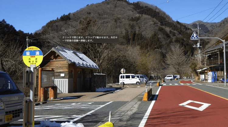 留浦バス停駐車場
