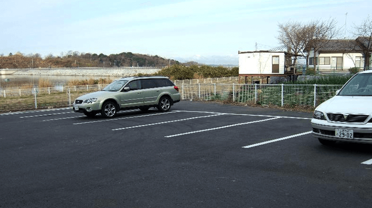 つくしこ調整池駐車場