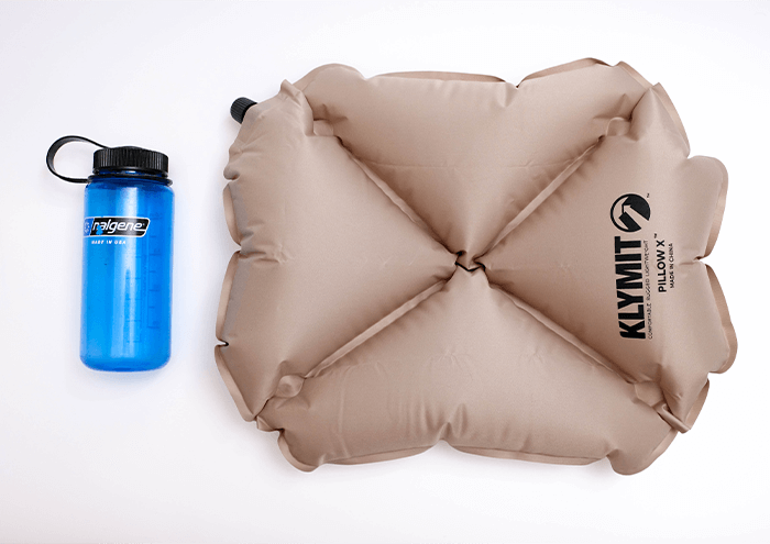 KLYMIT PILLOW X(クライミット ピロウX)のサイズ感が分かる写真